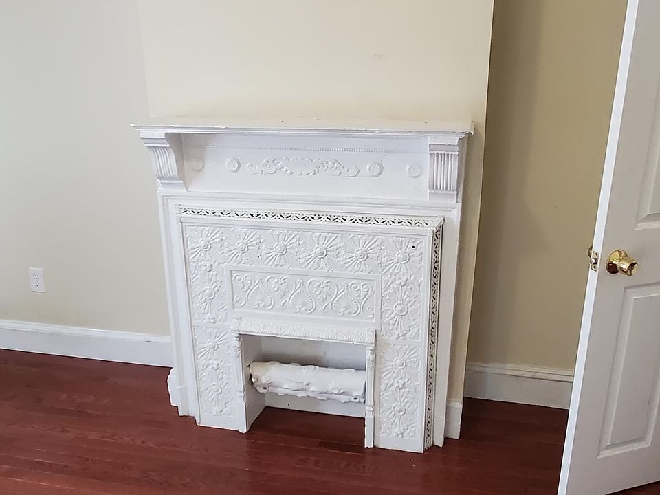 1st image of 11 Linden St APT 1