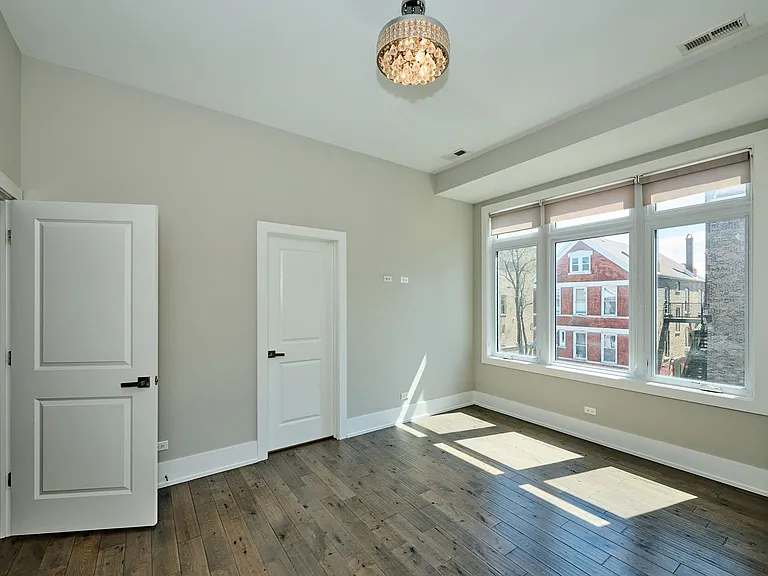 1752 W 18th Pl — Photo 7