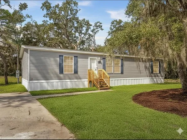 18223 Long Lake Dr, Hudson, FL 34667