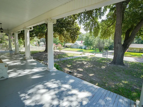 308 S Montgomery St, Gilmer, TX 75644