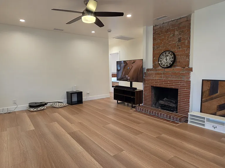 7755 Amestoy Ave — Photo 6