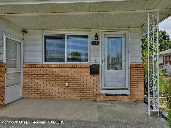 3rd image of 17 Barbados Drive S