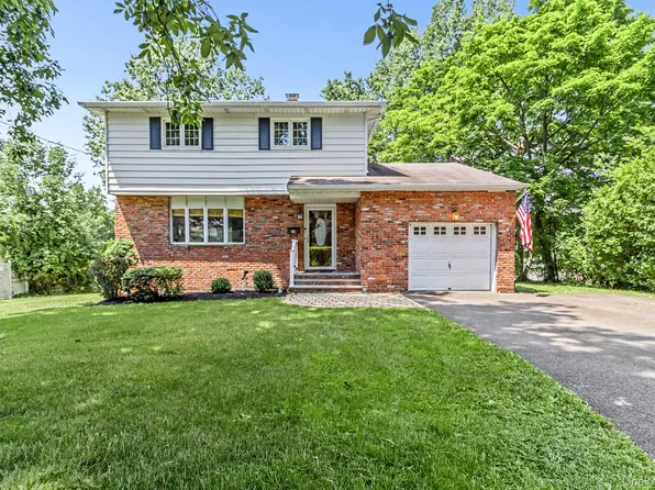 24 Fairview Lane, Orangeburg, NY 10962