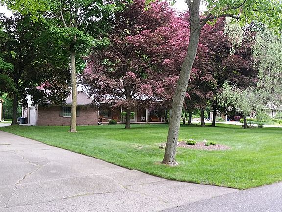 3rd image of 30200 Woodhaven Ln