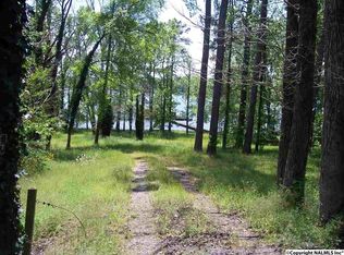 Roseberry Dr, Scottsboro, AL 35769