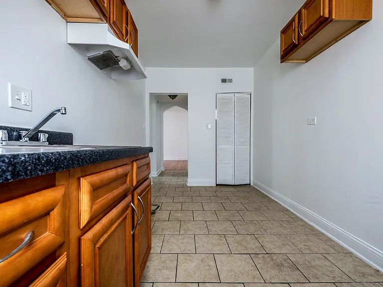 6104 S Campbell — Photo 17