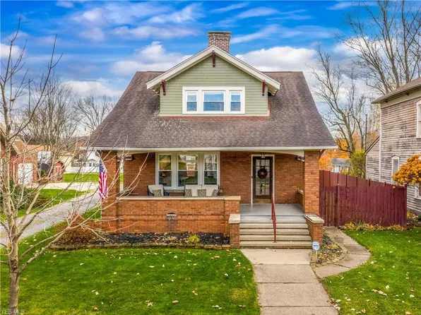 131 Center St NW, Navarre, OH 44662