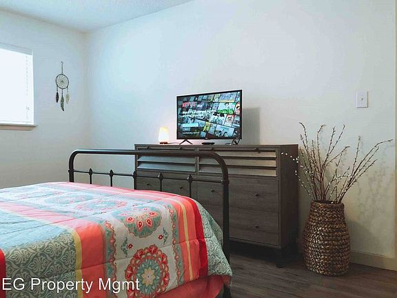 5th image of 807 W Lynn St APT 103