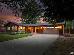 5 Magnolia Dr, Moro, IL 62067