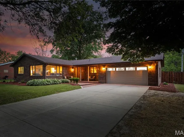 5 Magnolia Dr, Moro, IL 62067