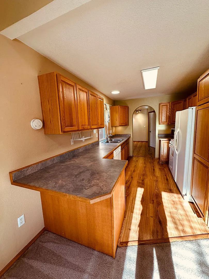 1015 E. Hanna Circle — Photo 3