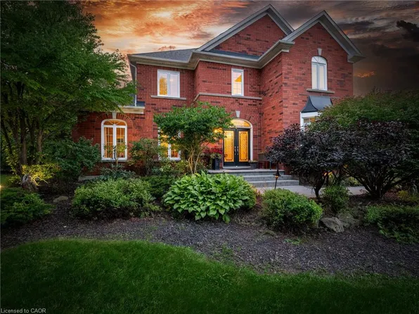 15 Trillium Ter, Halton Hills, ON L7J 2W8