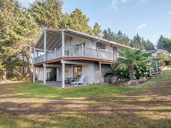3rd image of 951 NW Lanai Loop
