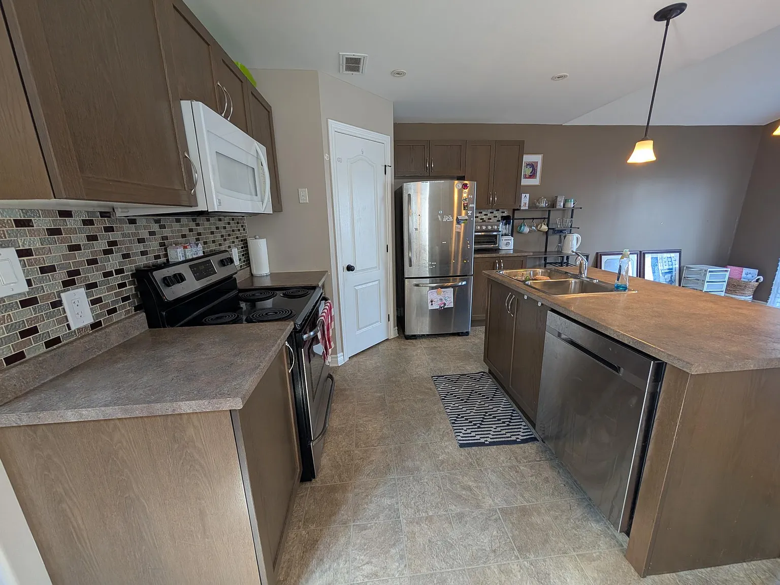 1208 Carfa Crescent — Photo 4