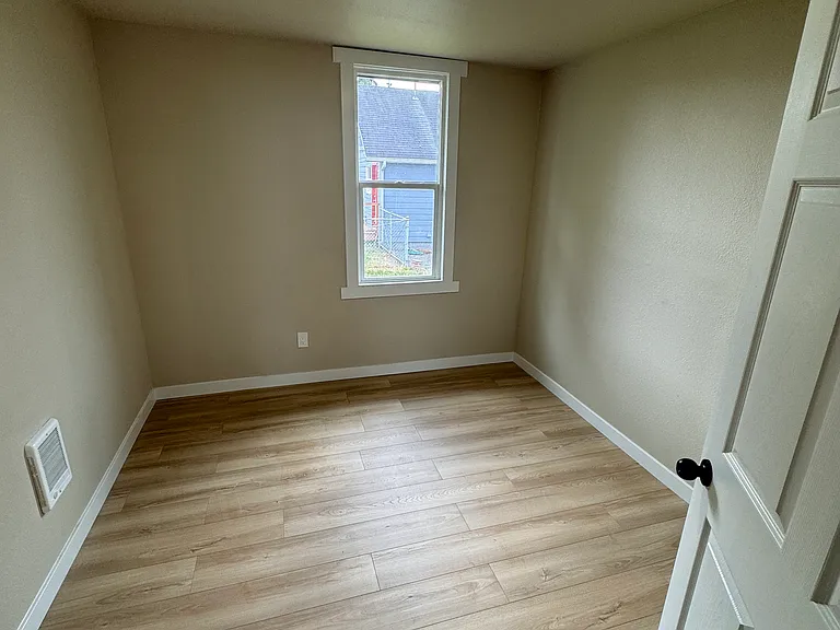 321 W Summa St — Photo 13