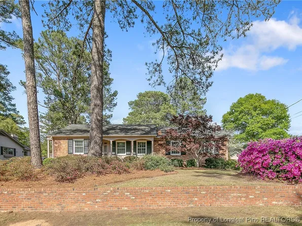 2514 Mirror Lake Dr, Fayetteville, NC 28303