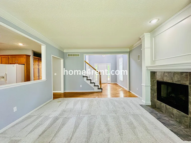 8102 W 144th Pl — Photo 8