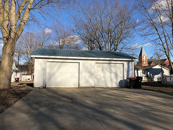 3rd image of 120 N Plum St