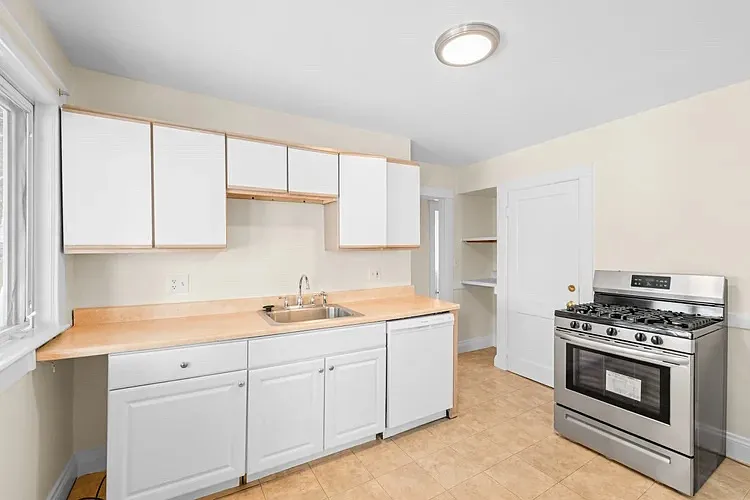3 bed, 1365 sqft, $3,400 — Photo 1