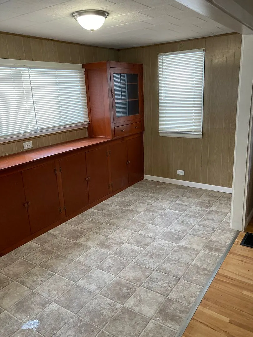 Nedrow remodeled 2 Bed ranch — Photo 4