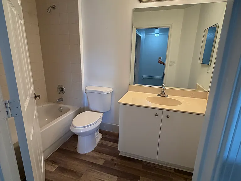 second floor full bathroom