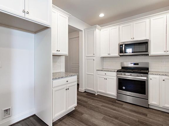 4th image of 306 Parade St