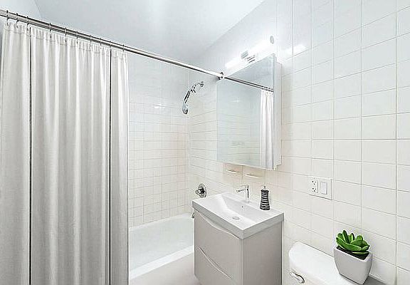 5th image of 164 E 90th St APT 5RE