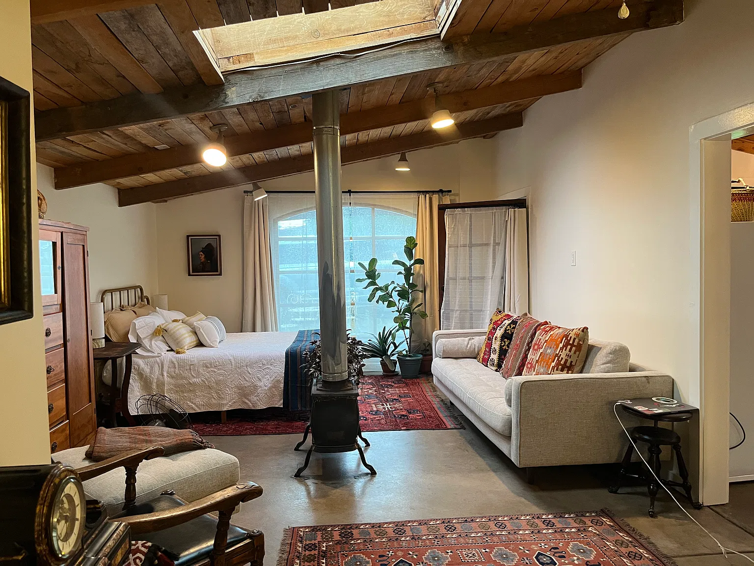 Studio, 1000 sqft, $1,150 — Photo 1