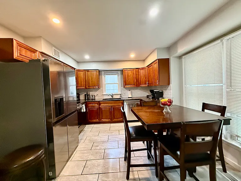 6224 Greenwood Dr — Photo 3