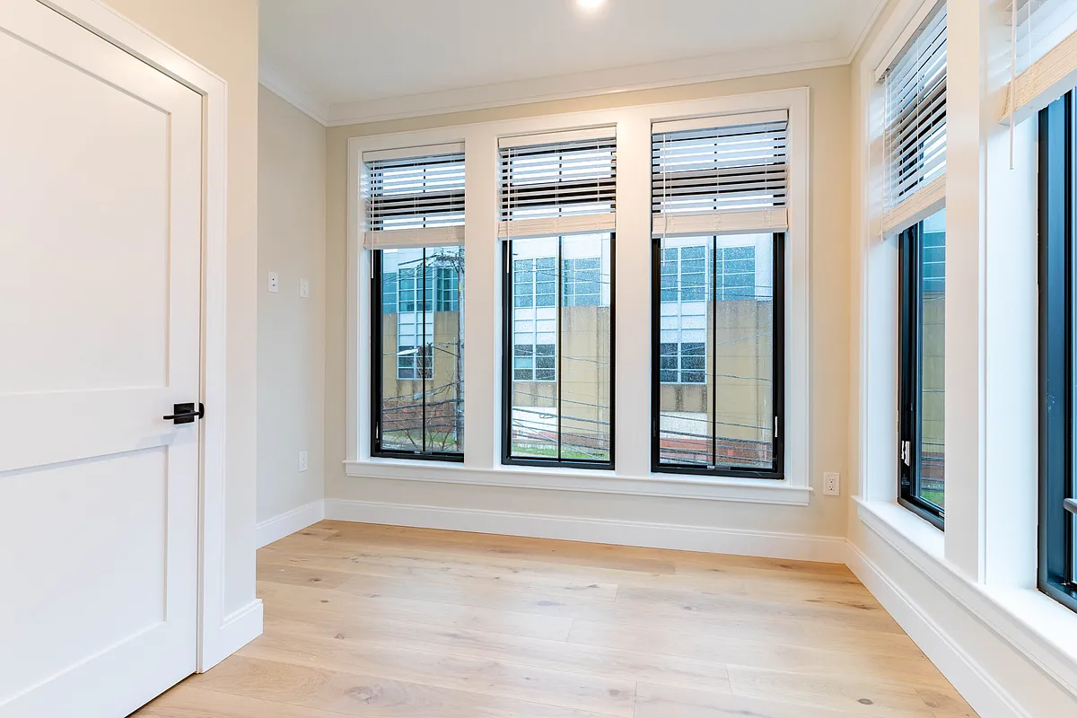 Building Photo - 157 Everett St #202