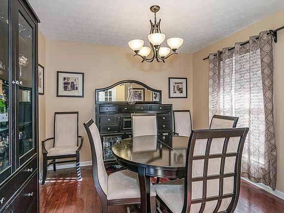 5th image of 733 Alexia Ct