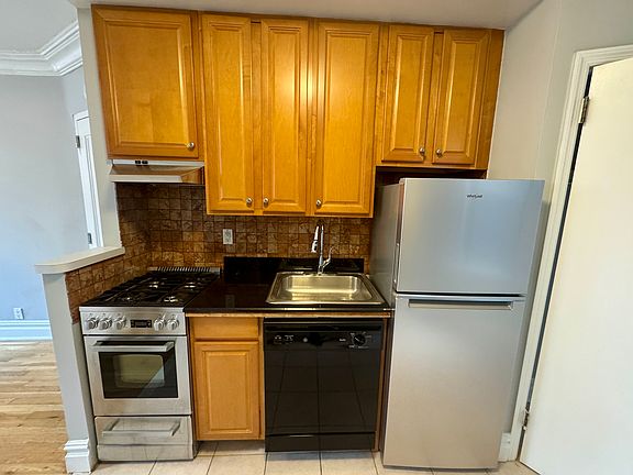 3rd image of 236 E 88th St #5FW