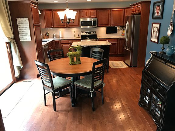 Breakfast nook & kitchen