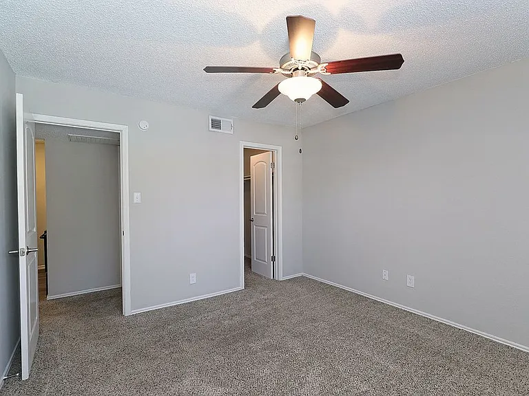 City Crest Apartments — Photo 48
