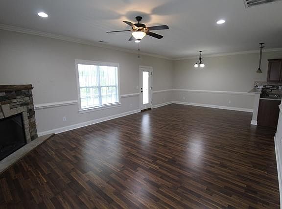 3rd image of 1652 A Cambria Dr