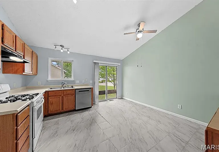 123 Woodlake Ct — Photo 13