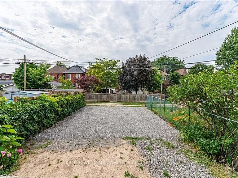 15 Barnesdale Ave N #1 — Photo 16