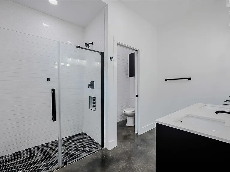 626 Glazebrook St #B — Photo 14