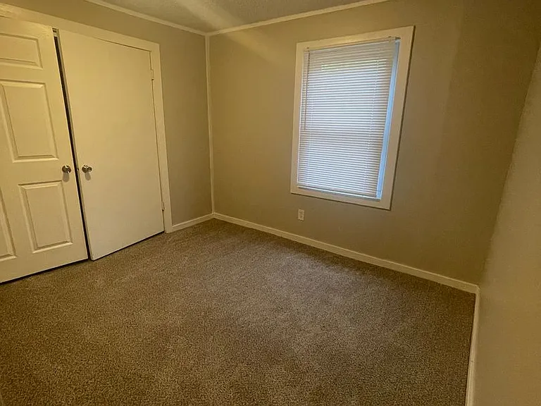 2443 Myers St — Photo 6
