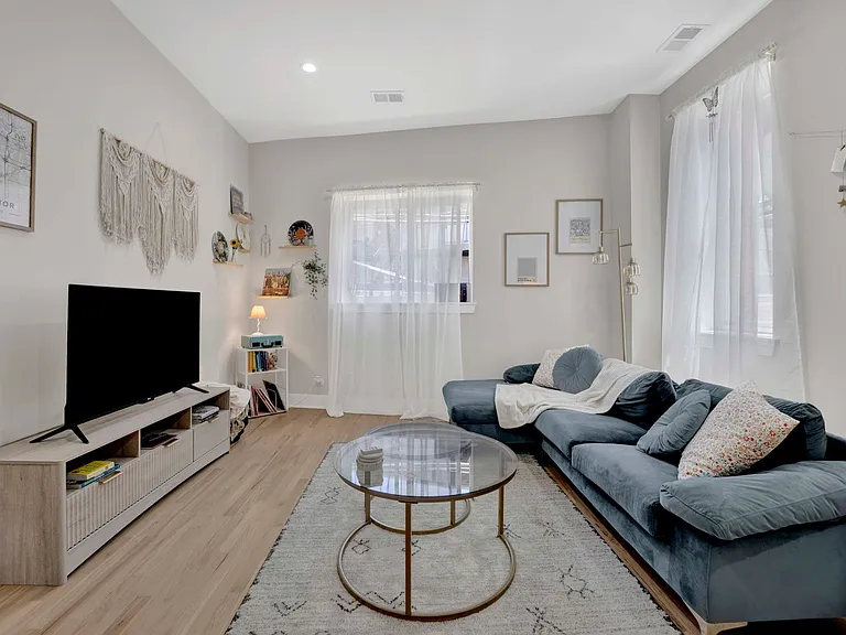 4437 N Broadway St #2R — Photo 10