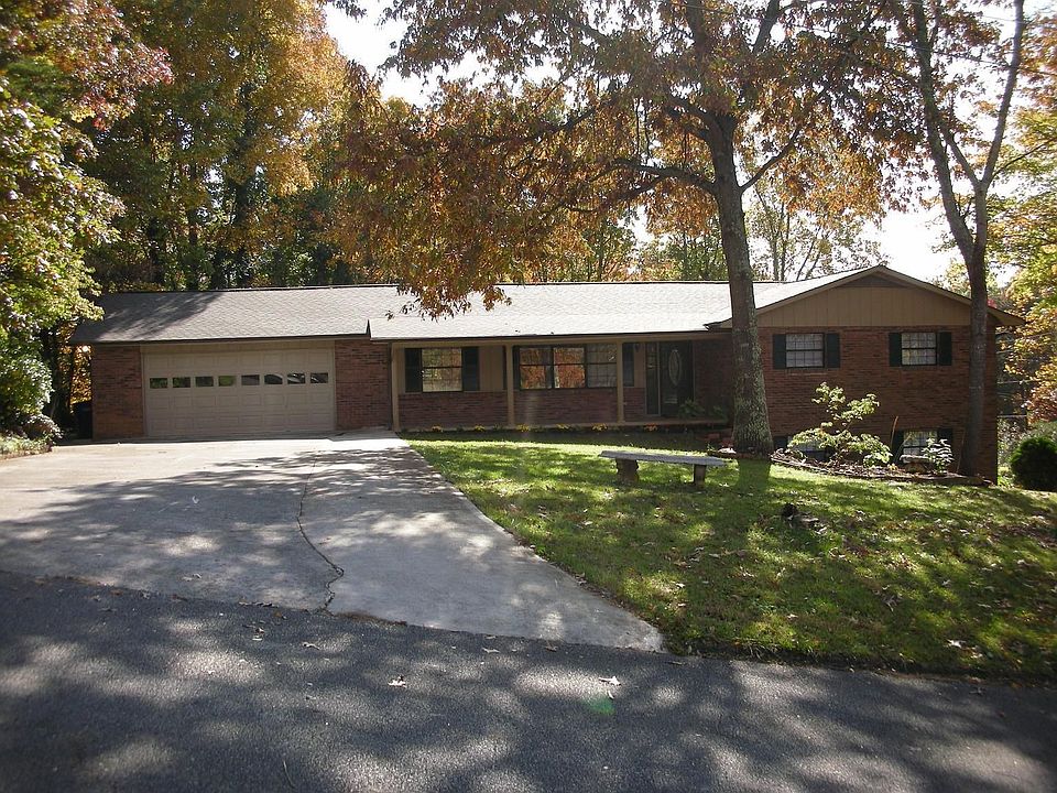 Huge driveway with extra parking left of garage