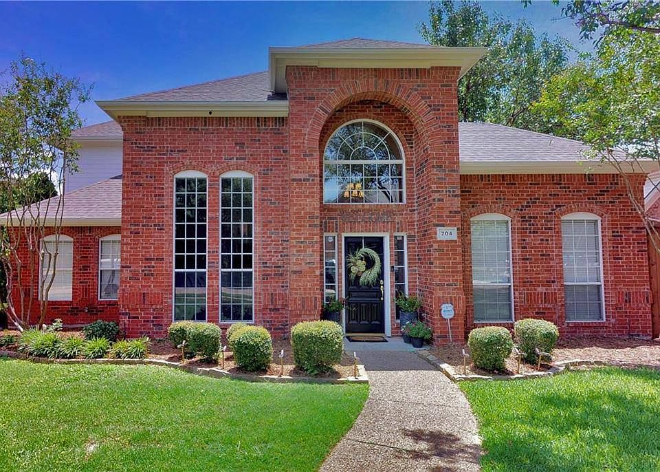 1st image of 704 Pine Lakes Dr