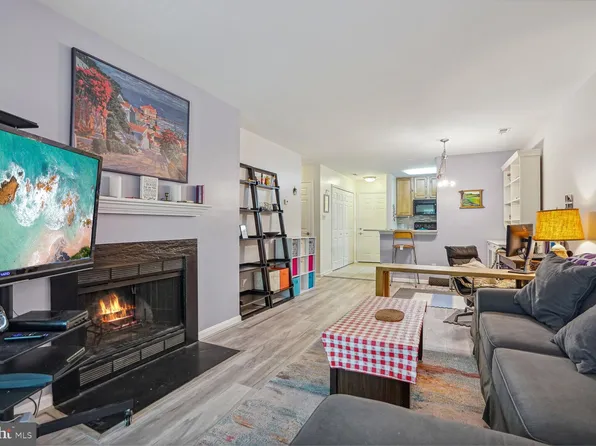 10302 Appalachian Cir #8-310, Oakton, VA 22124