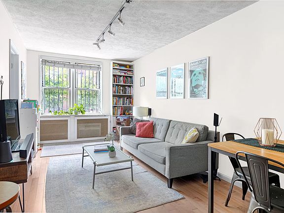 2nd image of 245 Henry St APT 1C