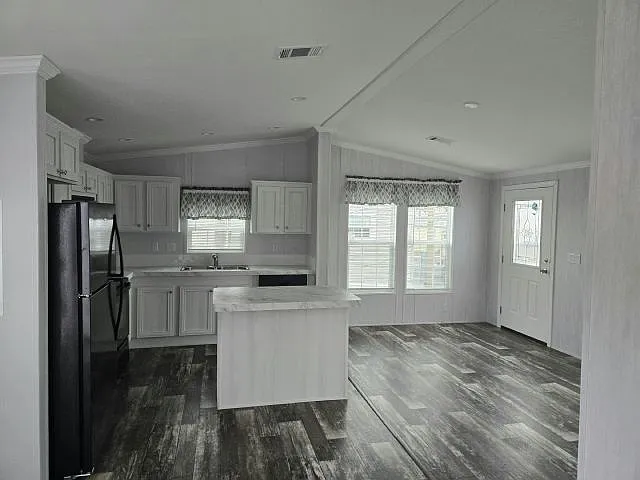 2 bed, 2.0 bath, 800 sqft, $1,875 — Photo 2