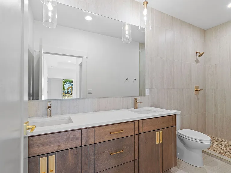 2143 Birch Ave — Photo 9
