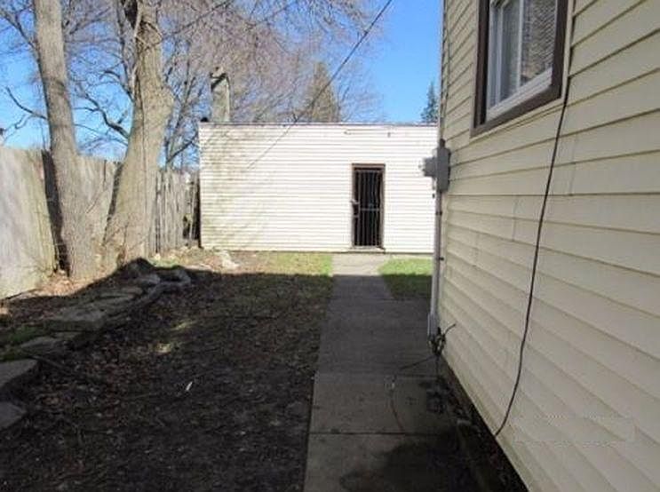 2nd image of 624 W Hamilton Ave