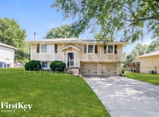 613 SW 35th Ter, Lees Summit, MO 64082