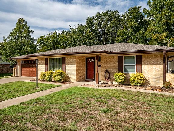 2nd image of 211 Sue Ln