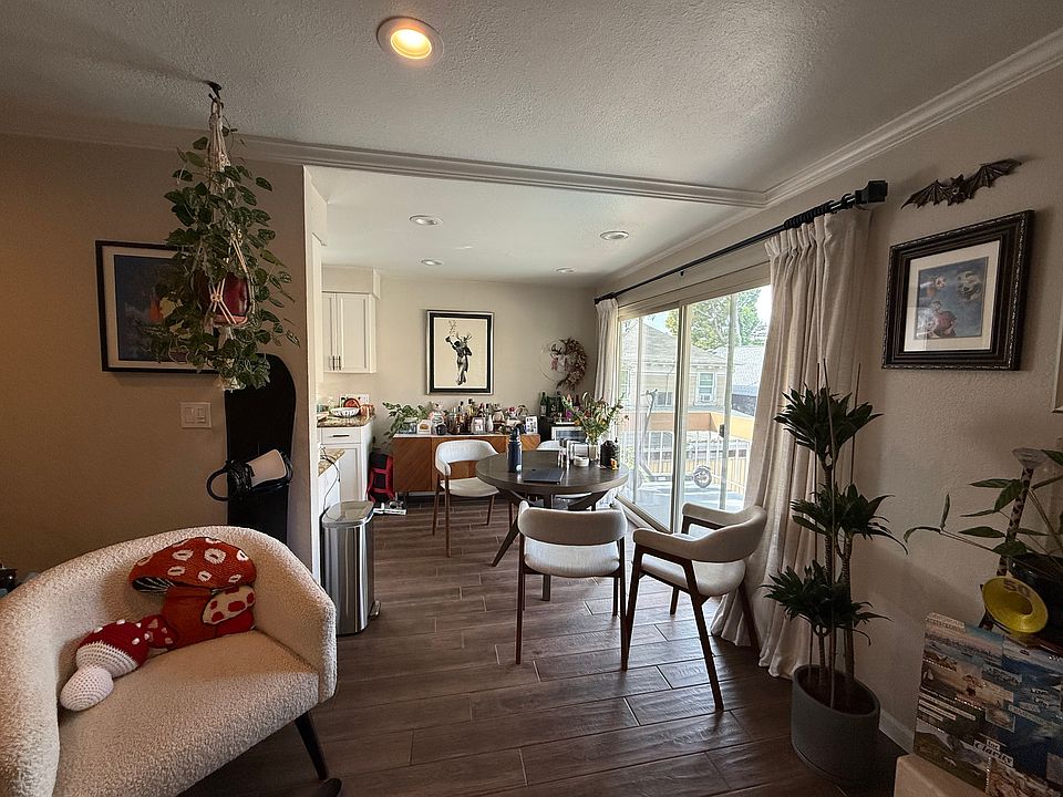 View of dining area (from the living room)